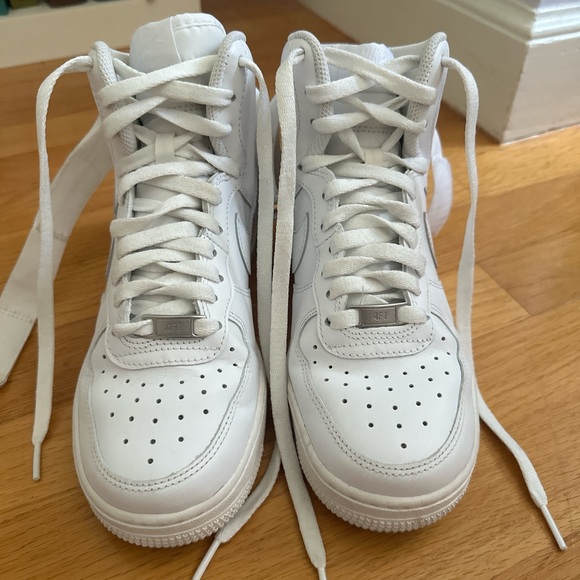 Nike Air Force 1 High - Women’s size 6 - Picture 3 of 7